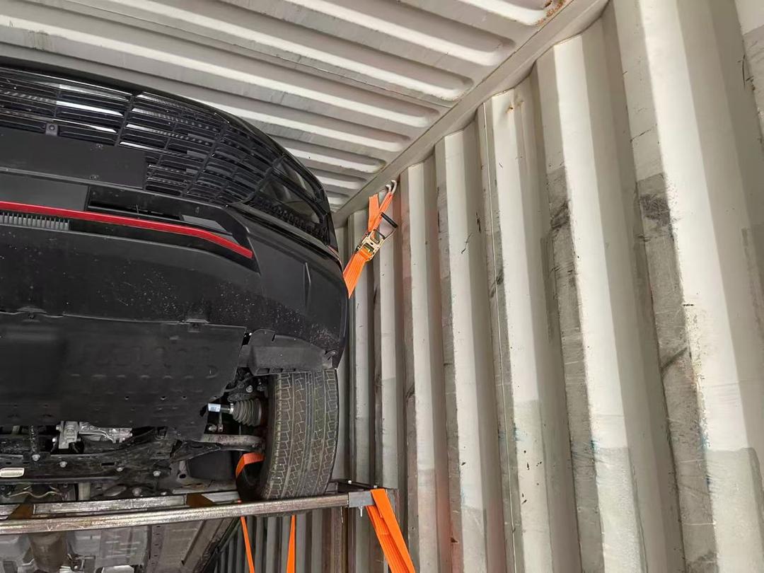 Vehicule securise dans un conteneur